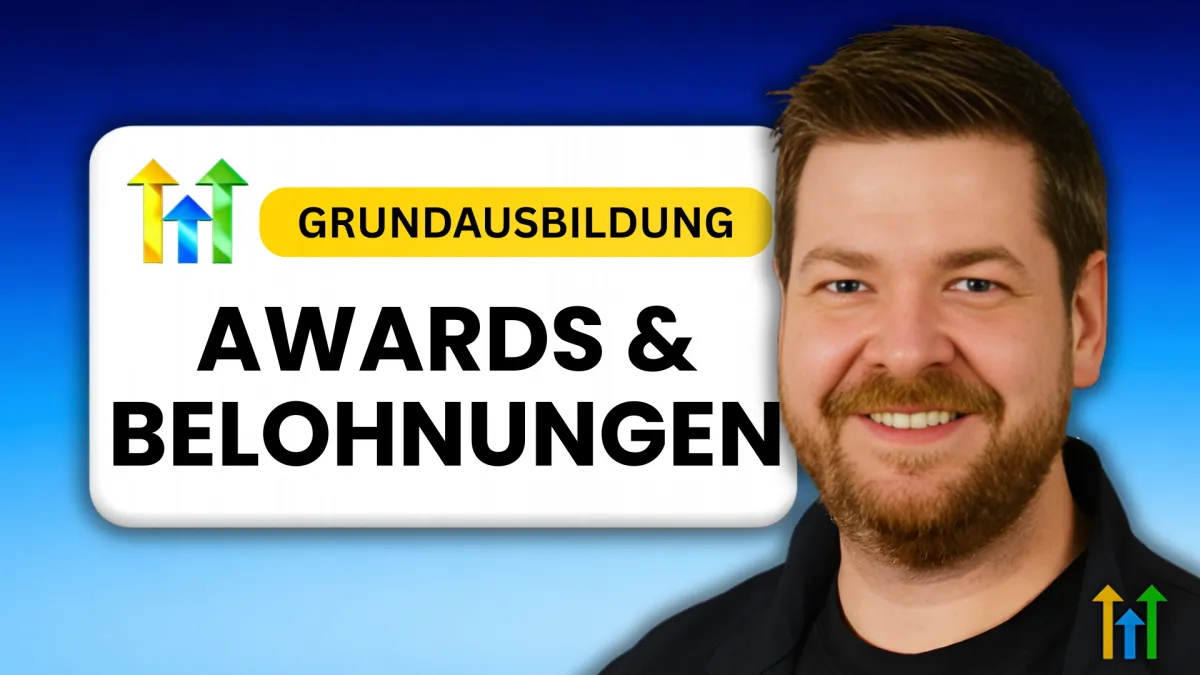 Thumbnail mit Martin Dellwing vor blauem Hintergrund, daneben der Schriftzug „Grundausbildung – Awards & Belohnungen“ sowie farbige Aufwärtspfeile als Symbol für Wachstum mit HighLevel.
