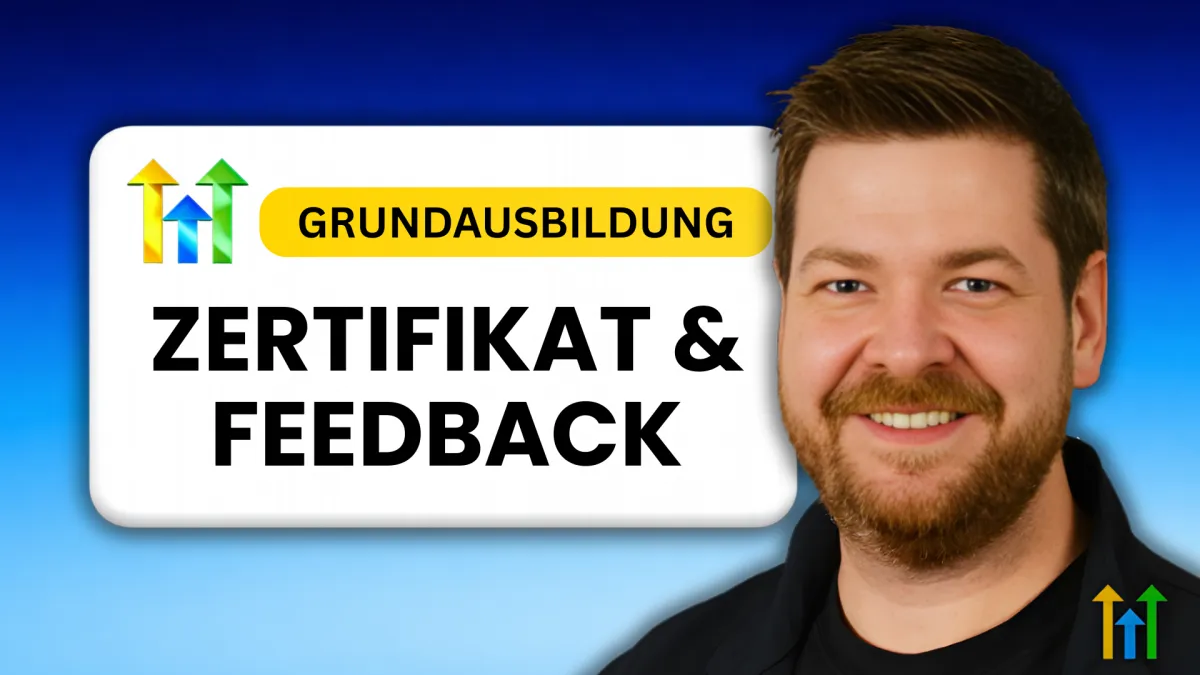 Thumbnail zur HighLevel CRM Grundausbildung mit dem Titel „Zertifikat & Feedback“, gelbes Label „Grundausbildung“, aufsteigende Pfeile als Wachstumssymbol und lächelndes Porträt von Martin Dellwing vor blauem Hintergrund.