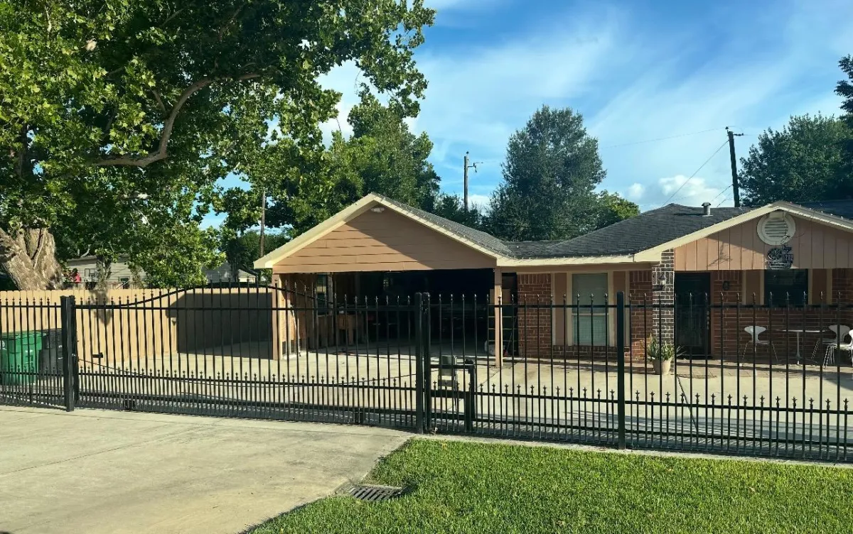 Iron Fence Installation & Repair in 