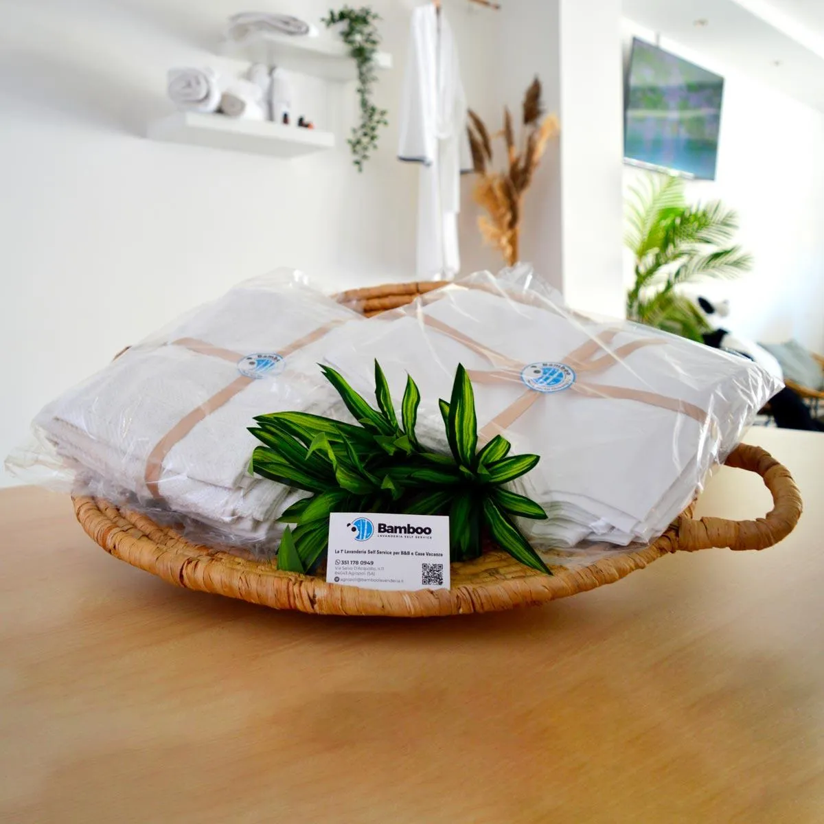 Biancheria lavata, stirata e imbustata pronta per i B&B — servizio lavanderia Bamboo su misura e professionale