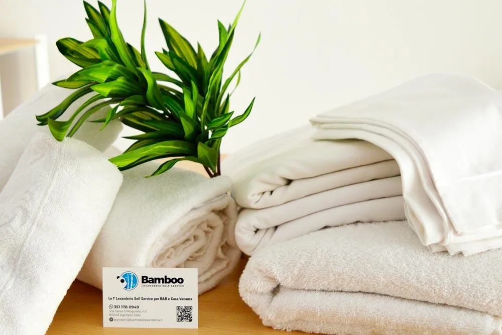 Biancheria lavata e piegata con cura dal team Bamboo — servizio deluxe per B&B senza vincoli o costi fissi