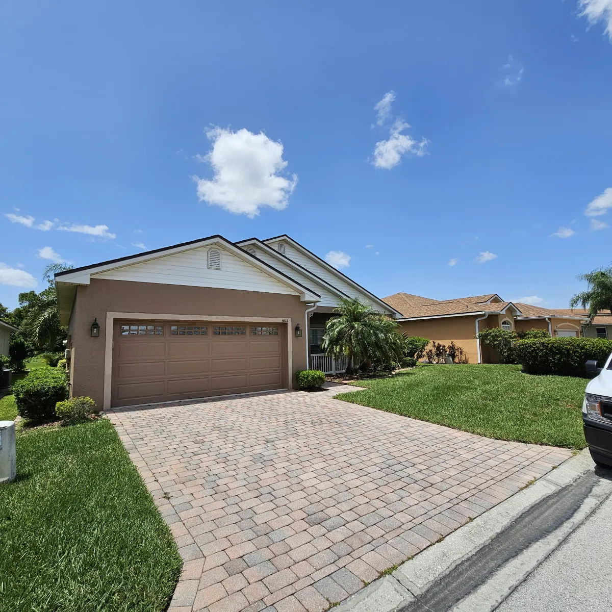 Front view of Florida home showing finished shingle roof by American Roofing FL in Winter Haven, Polk County.