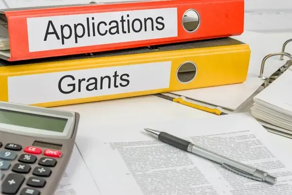 Experienced bookkeeper reconciling accounts in Washington