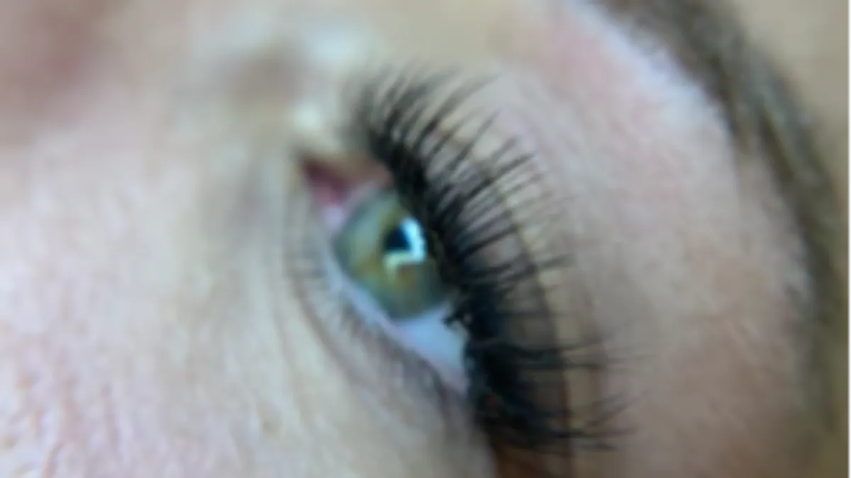 Lash Extensions | Are Lash Extensions Right For You?