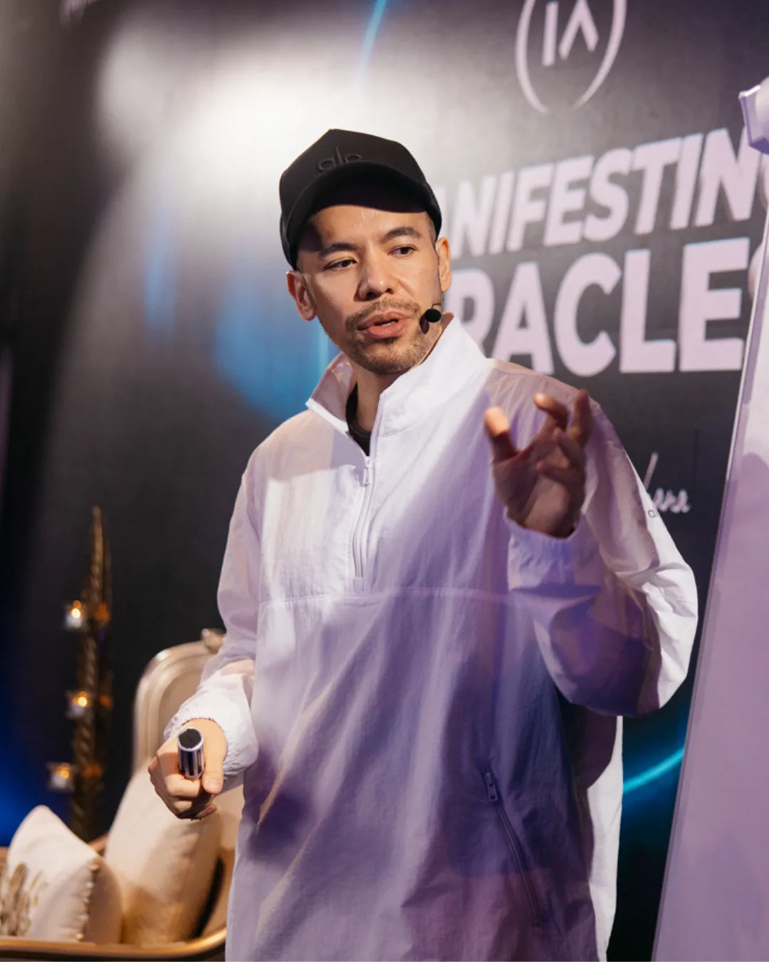 Master Sri Akarshana 國際演講者專業舞臺肖像