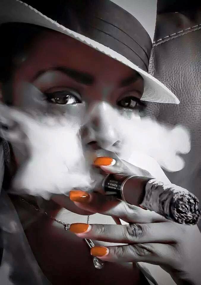 Modern venue setup with intimate long-table arrangement illustrating the evening event flow.