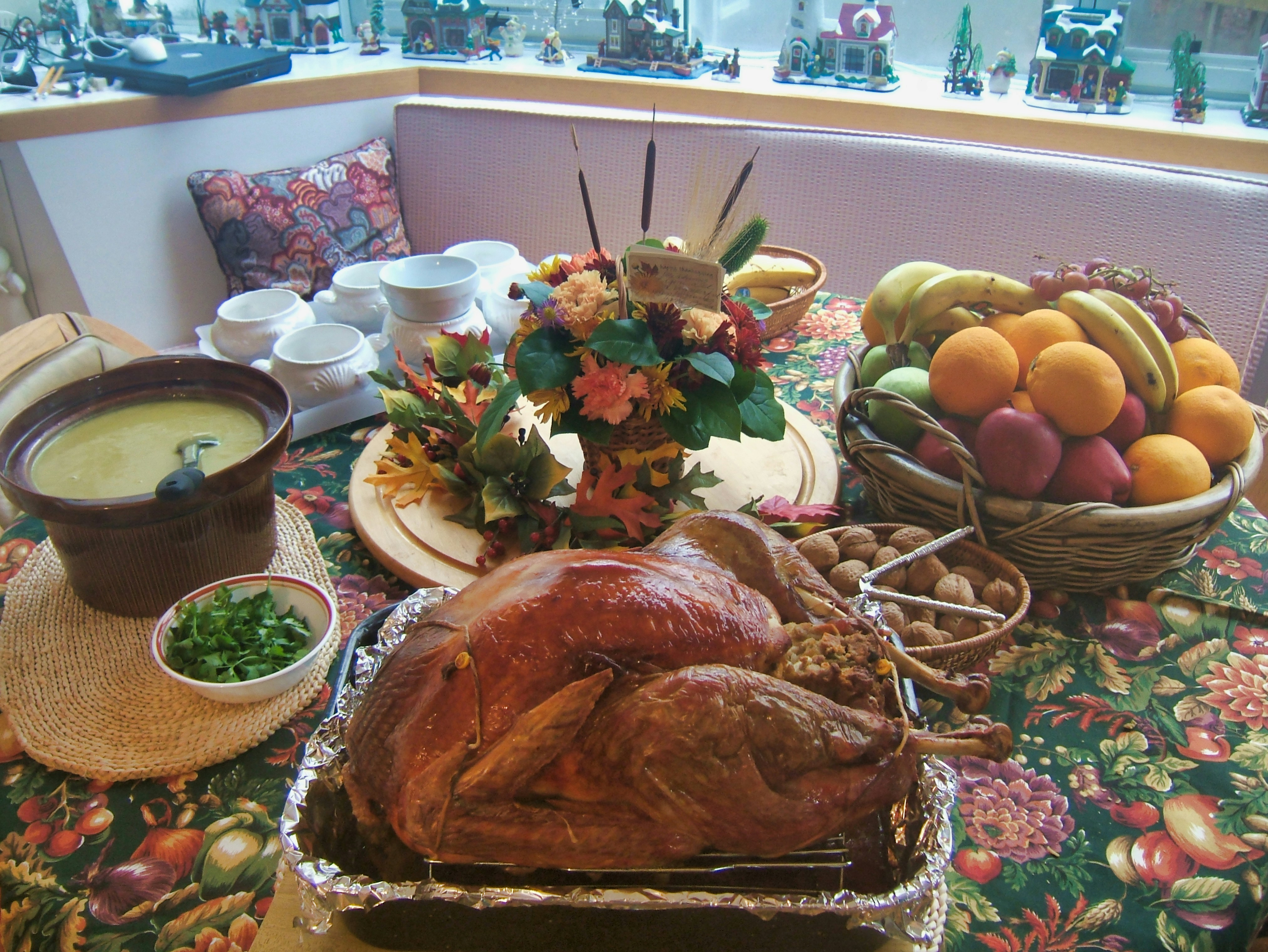 Diverse families and community members gather at Sid's Pizza for Thanksgiving event