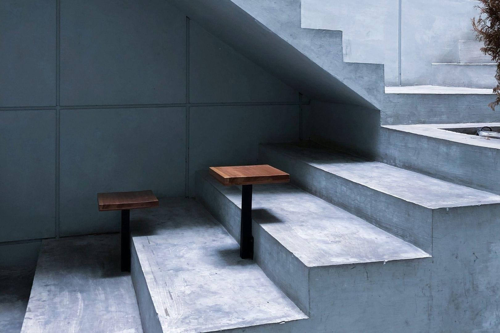 Construction d'un escalier extérieur en béton armé pour l'accès à une terrasse à Dreux