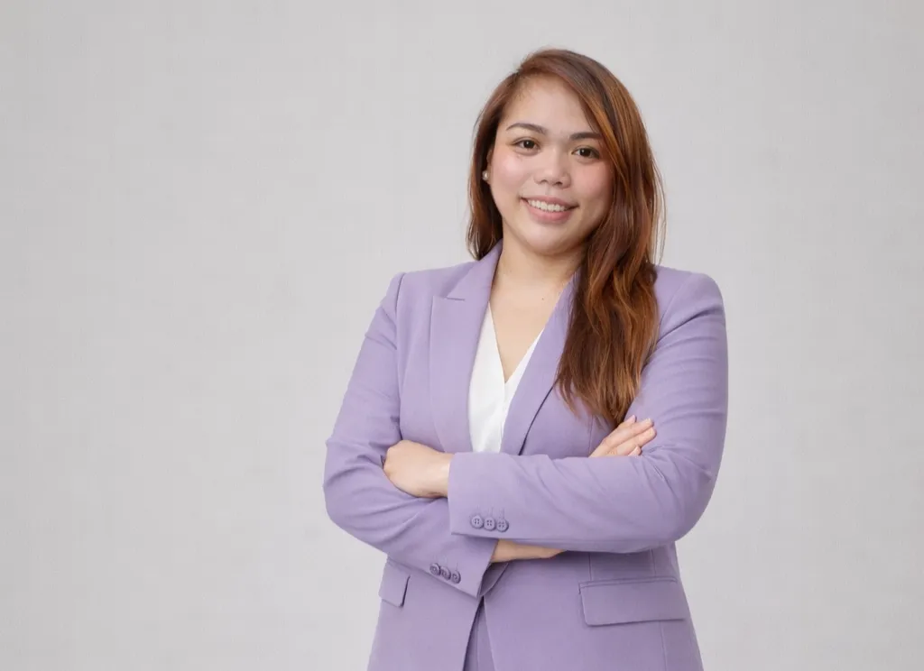 Professional virtual assistant working on laptop