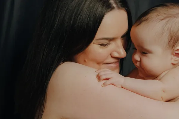 Hair Extensions After Baby: When Is It Safe to Start?