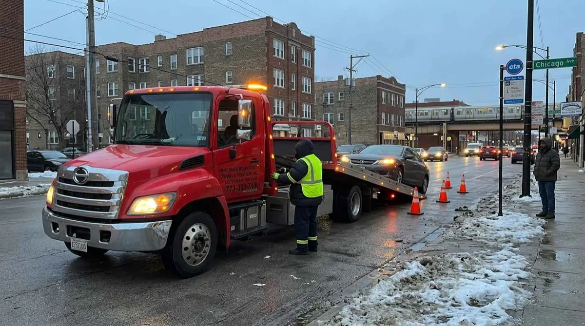 Roadside assistance in Chicago for a stranded driver