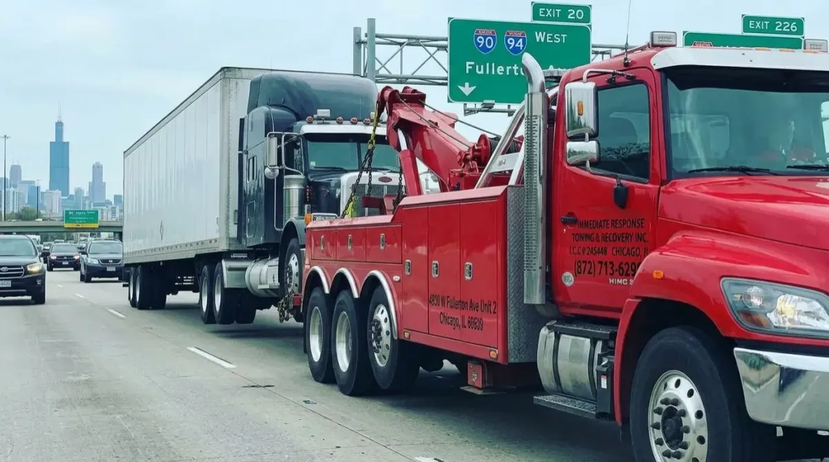 Tow truck towing Tractor Trailer in Chicago