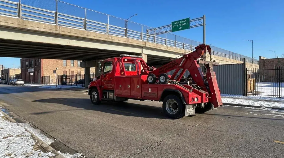 Heavy-duty tow truck on Chicago's South Side near the Dan Ryan Expressway