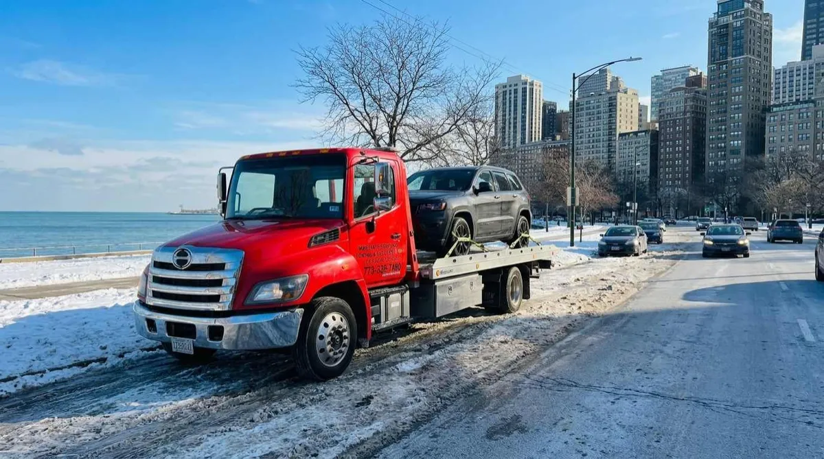 Roadside towing near Lake Shore Drive and the North Side lakefront neighborhoods