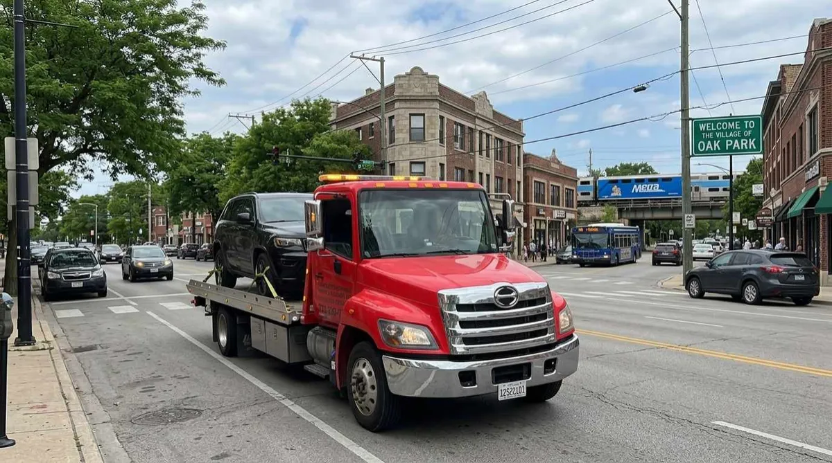 Tow truck serving the western and northern suburbs of Chicago
