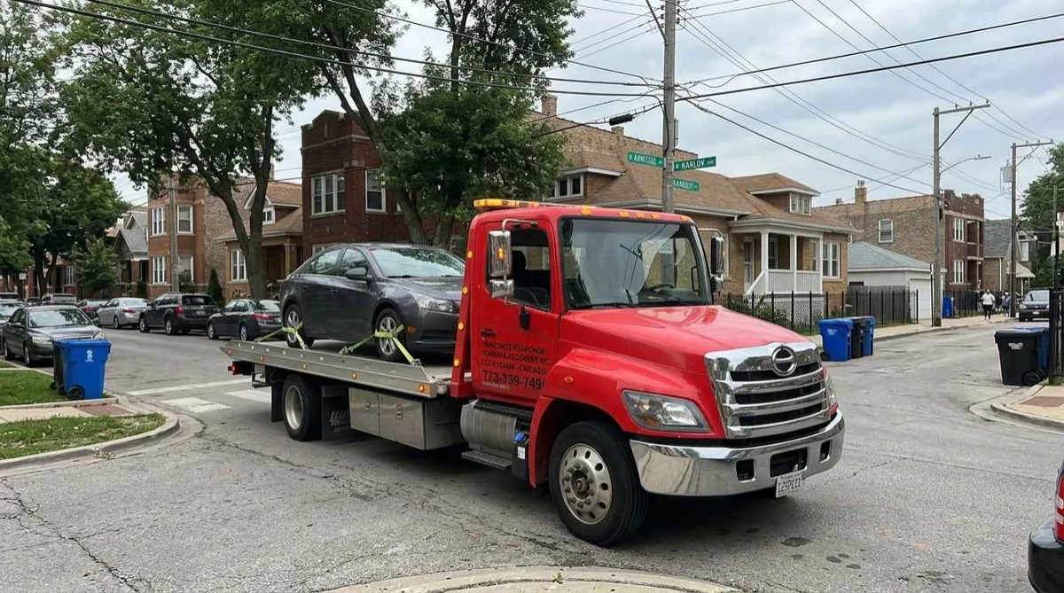 Immediate Response Towing flatbed tow truck on a Hermosa Chicago street