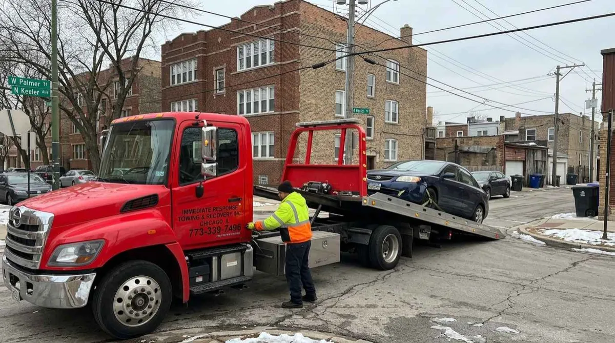 Professional vehicle recovery and roadside towing service in Hermosa, Chicago