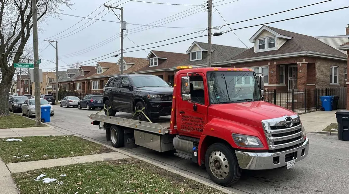 Immediate Response Towing tow truck on a Dunning, Chicago street