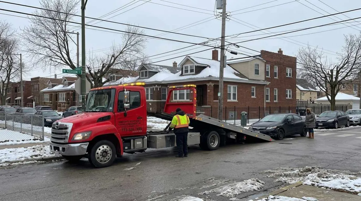 Reliable tow truck service helping drivers with vehicle breakdowns in Dunning, Chicago