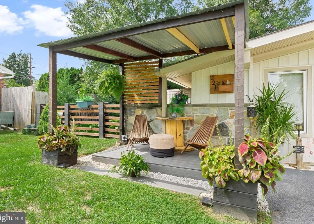 Lancaster Concrete builds and installs Patio.