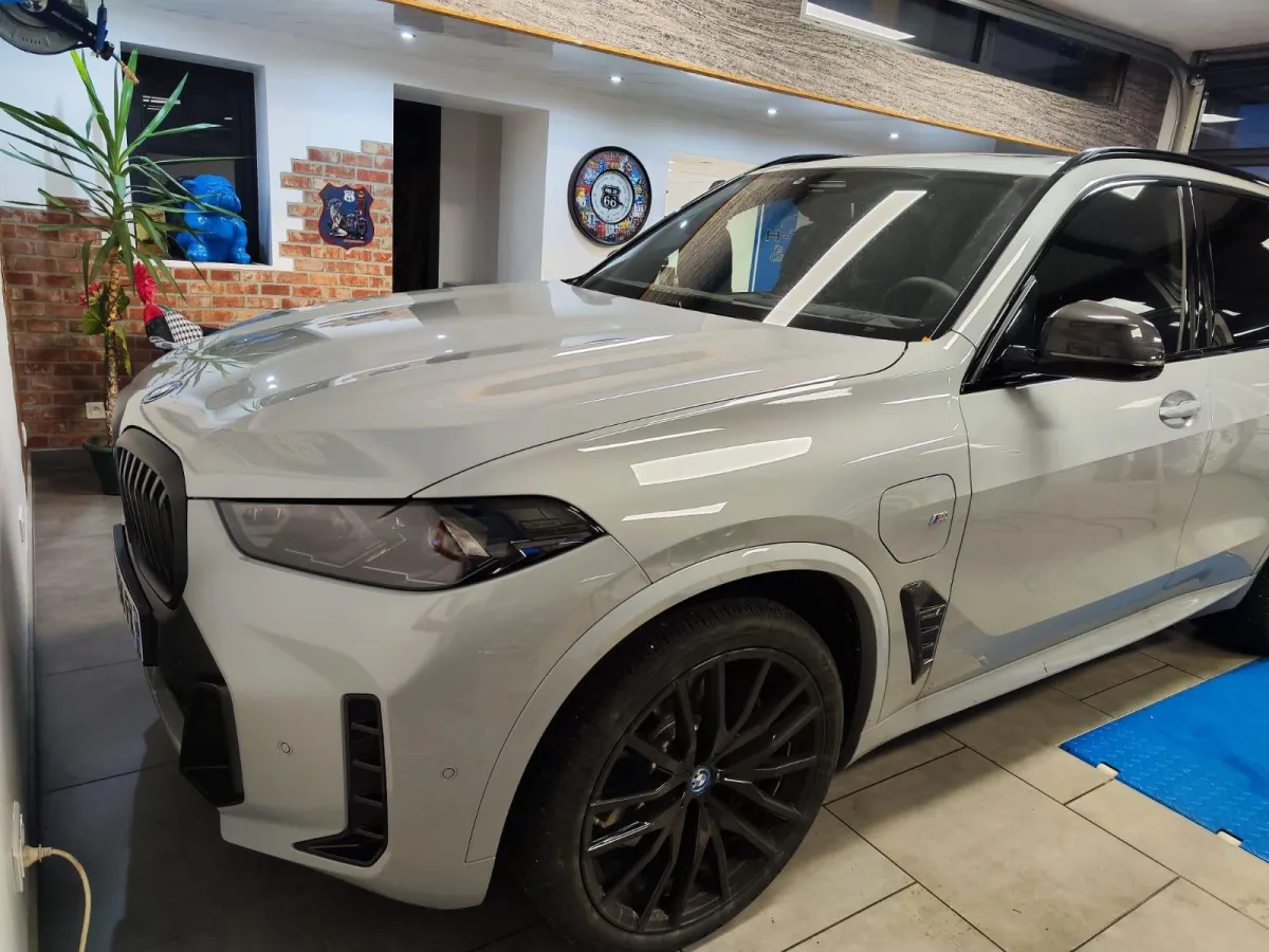 Pourquoi le polissage de carrosserie est essentiel avant un covering ou une protection ?