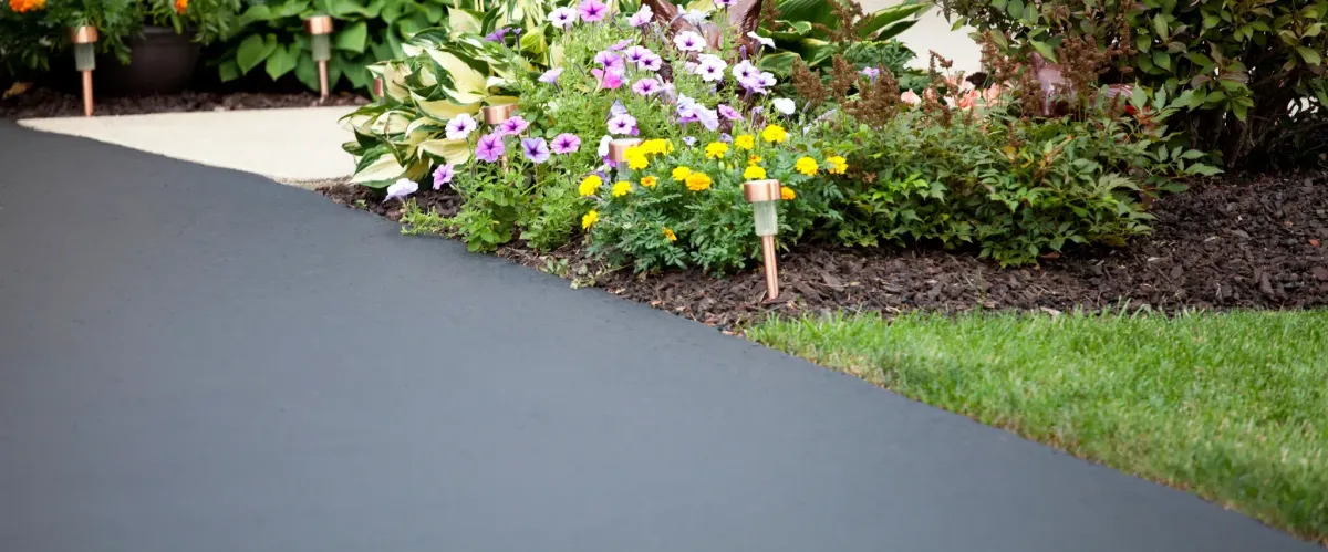 Elegeant driveway results after pressure washing services.