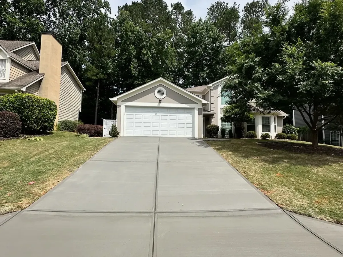 Corvallis Concrete builds and installs driveways