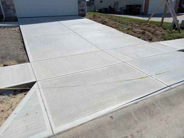 Corvallis Concrete builds and installs driveways