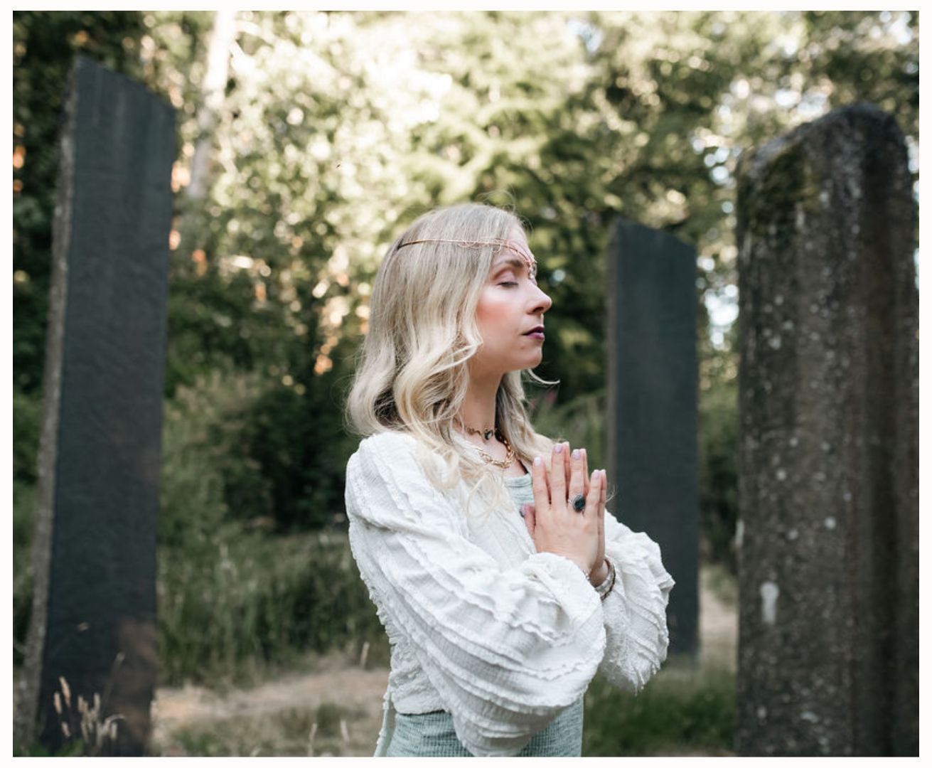 Sarah Christine ancestral healing practitioner and soul guide for women offering generational healing sessions