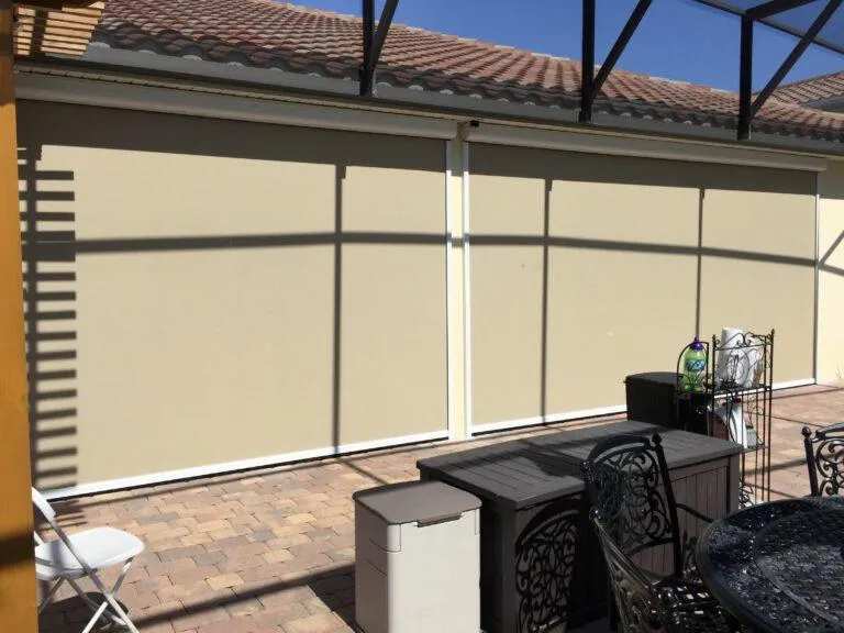 Housed screen unit with integrated solar mesh for sun and insect protection blending into the exterior architecture
