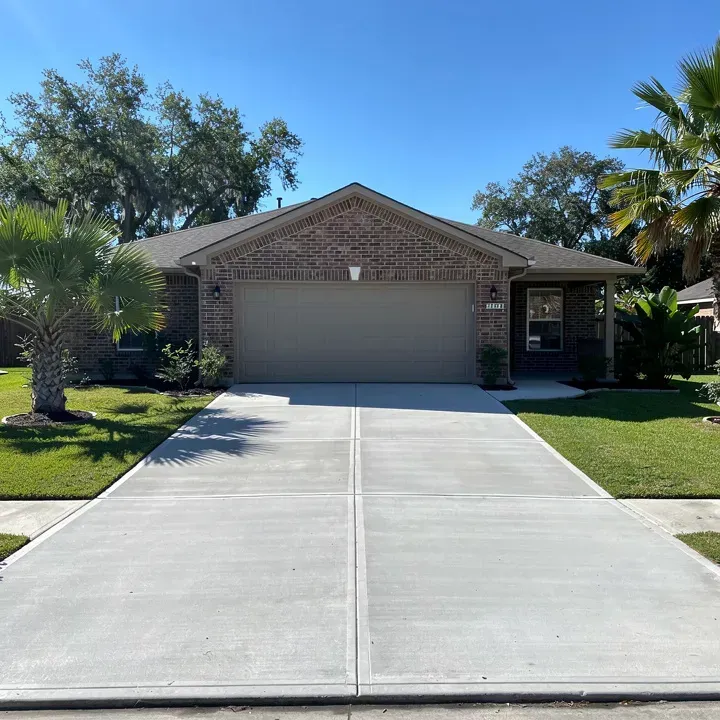 Freshly finished concrete driveway at a residential home in Marrero Louisiana