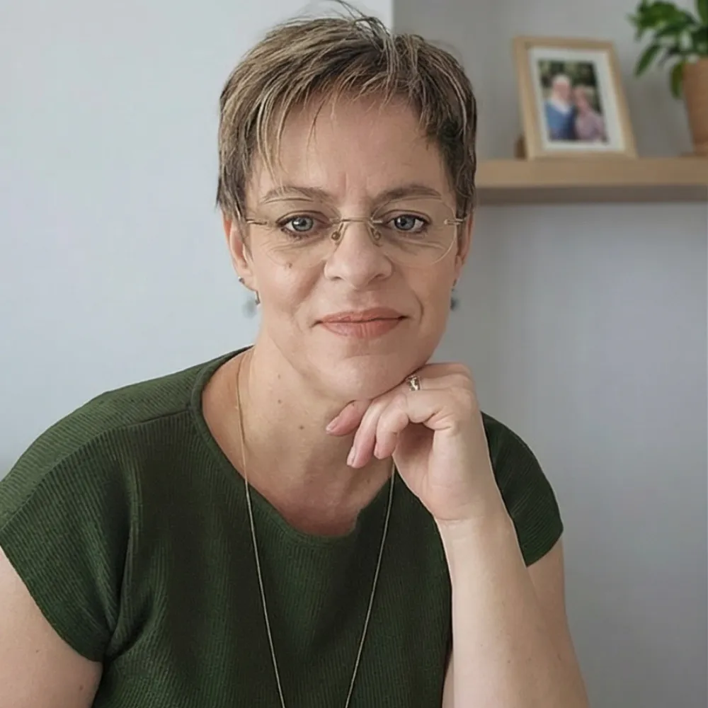 Image of Cate Scolnik, founder of Sane Social Media and Mardee