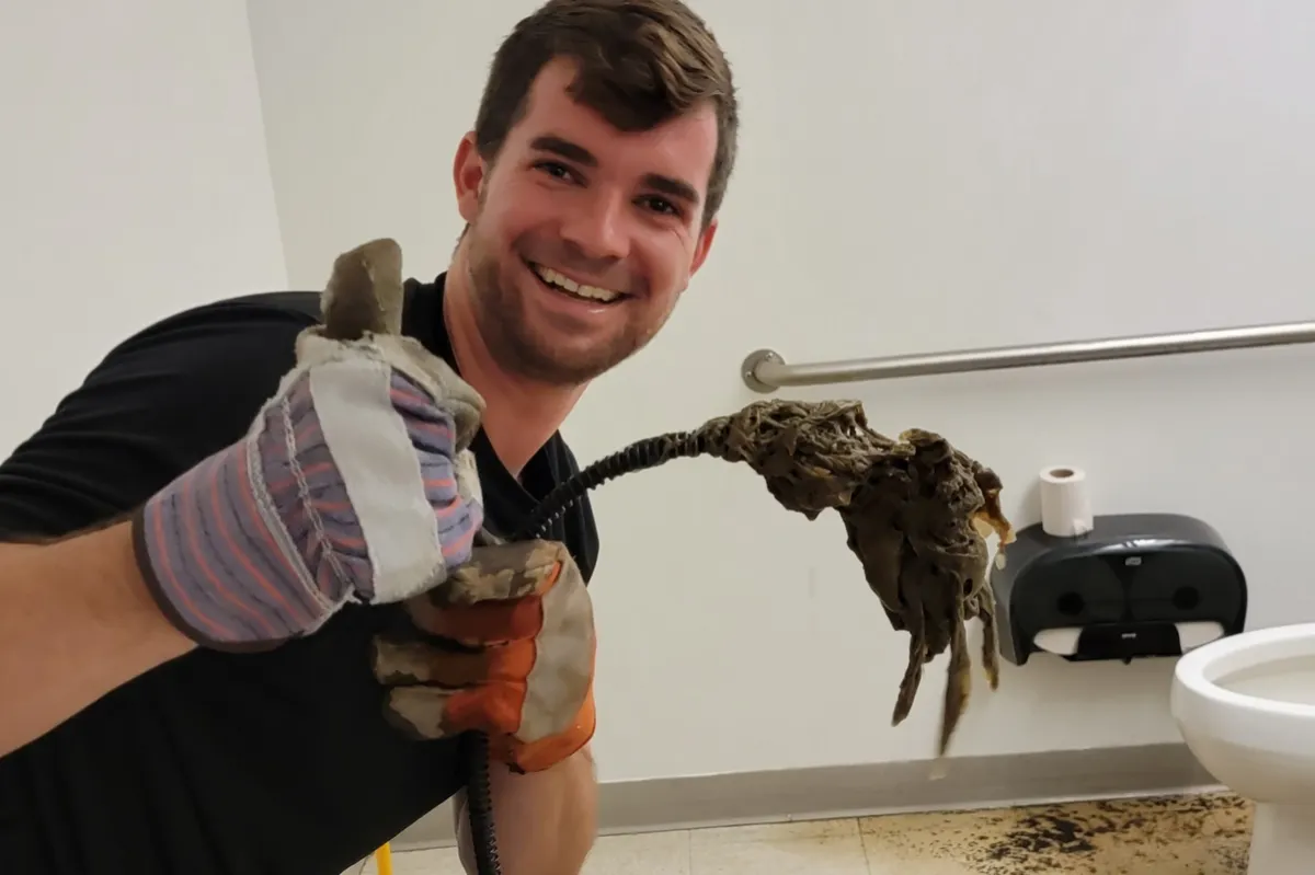 Sewer Smell in a Tampa Bathroom: Common Causes and Next Steps