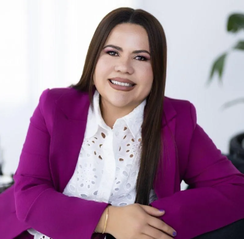 Retrato profesional de Francelis Gómez