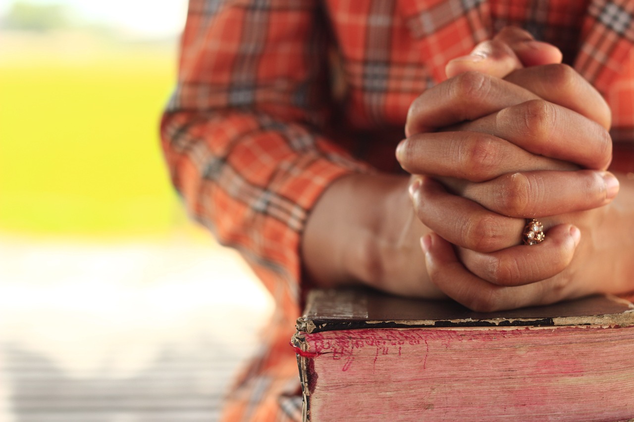 Praying with a Bible