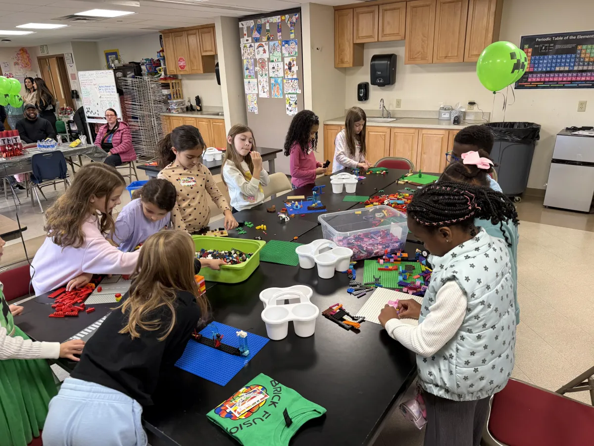 Kids building party event