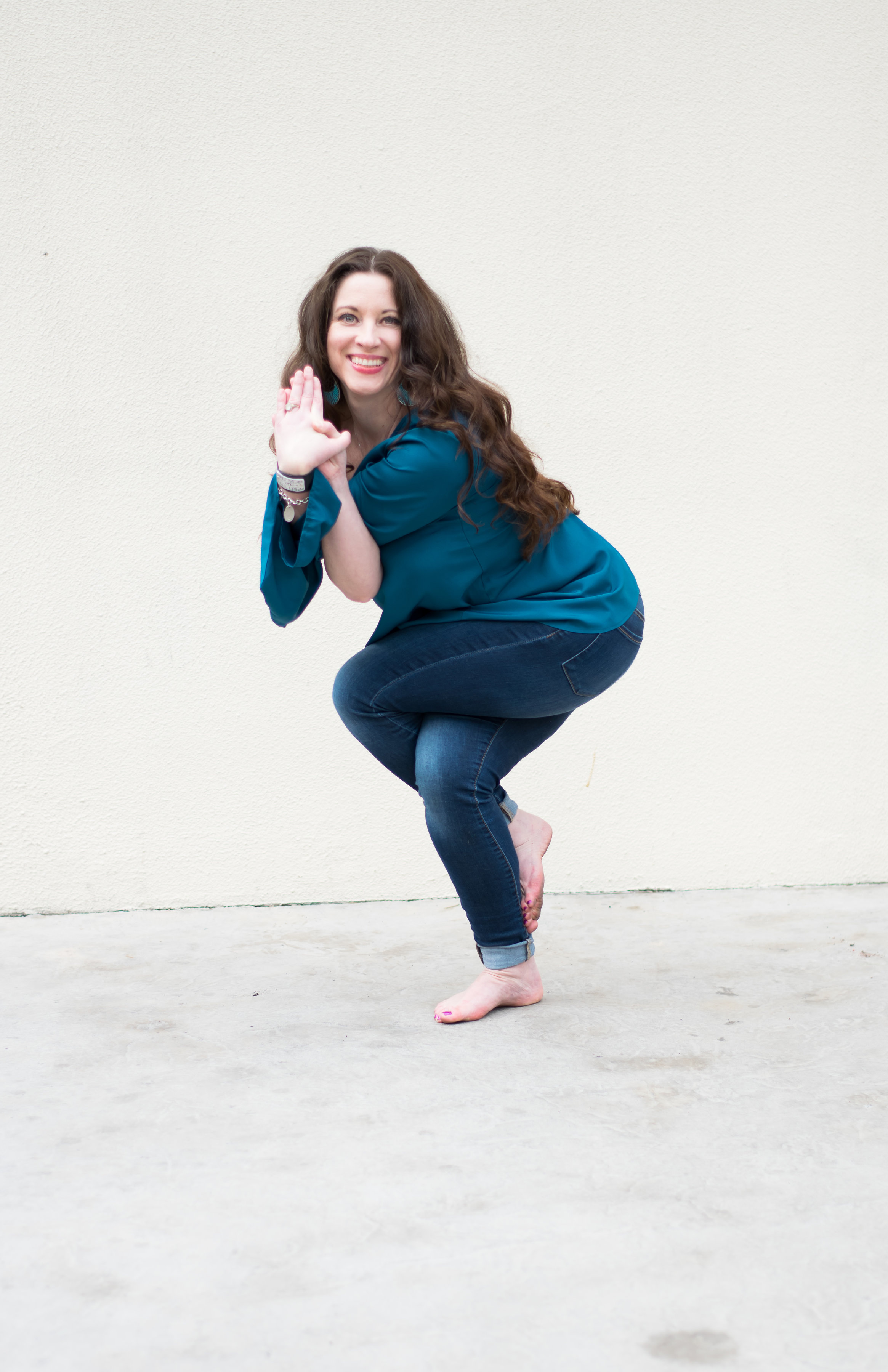 Dr. Lisha Antiqua facilitating a yoga psychology and consciousness workshop