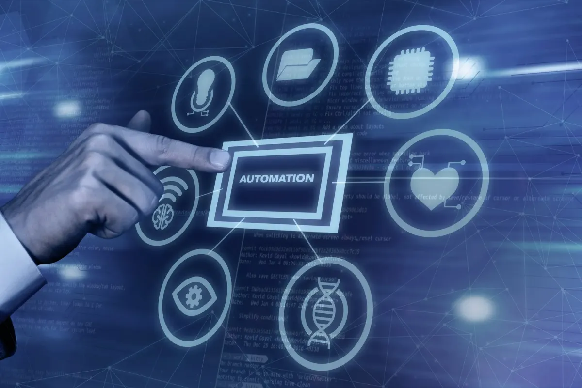 Ilustracja przedstawiająca agenta głosowego AI – wirtualnego asystenta, który obsługuje połączenia telefoniczne, odpowiada na pytania klientów i umawia spotkania. Agent działa 24/7, zapewniając naturalne i konwersacyjne interakcje w wielu językach, wspierając małe i średnie firmy w automatyzacji procesów obsługi klienta.