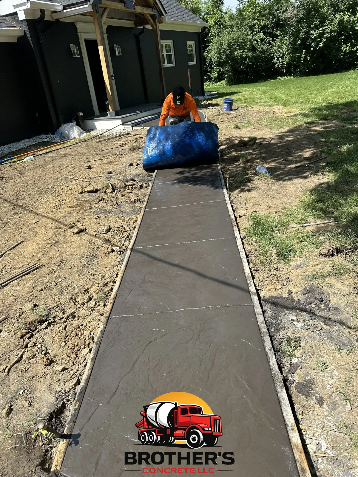 sidewalk concrete work in Fairfield Cincinnati Ohio leveling and finishing process