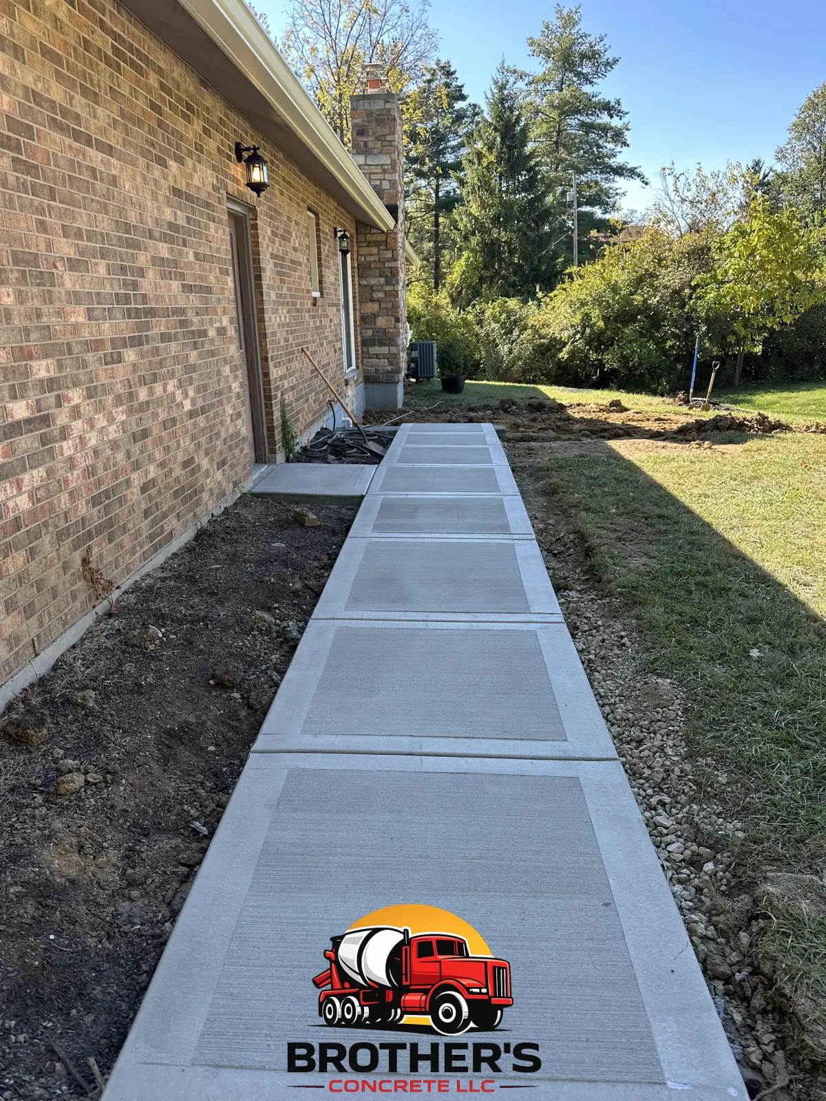 concrete sidewalk installation in West Chester Cincinnati Ohio residential walkway