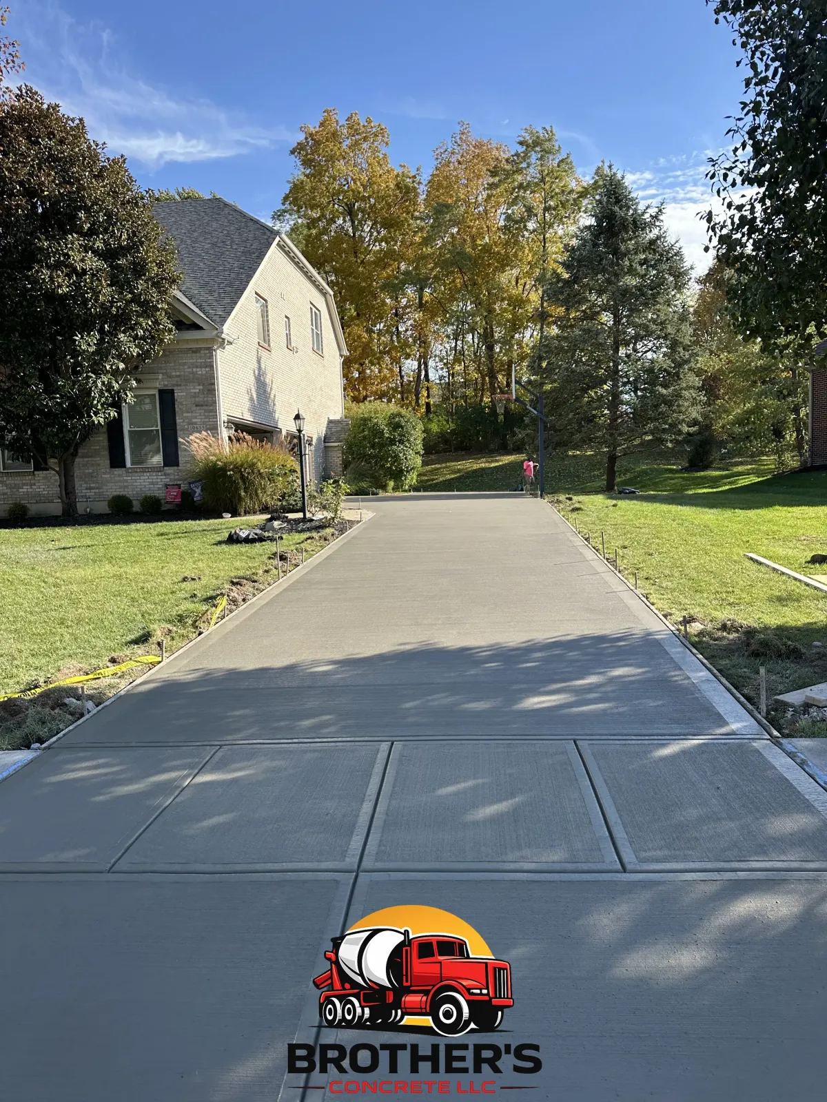 large residential concrete driveway in Cincinnati Ohio clean finish