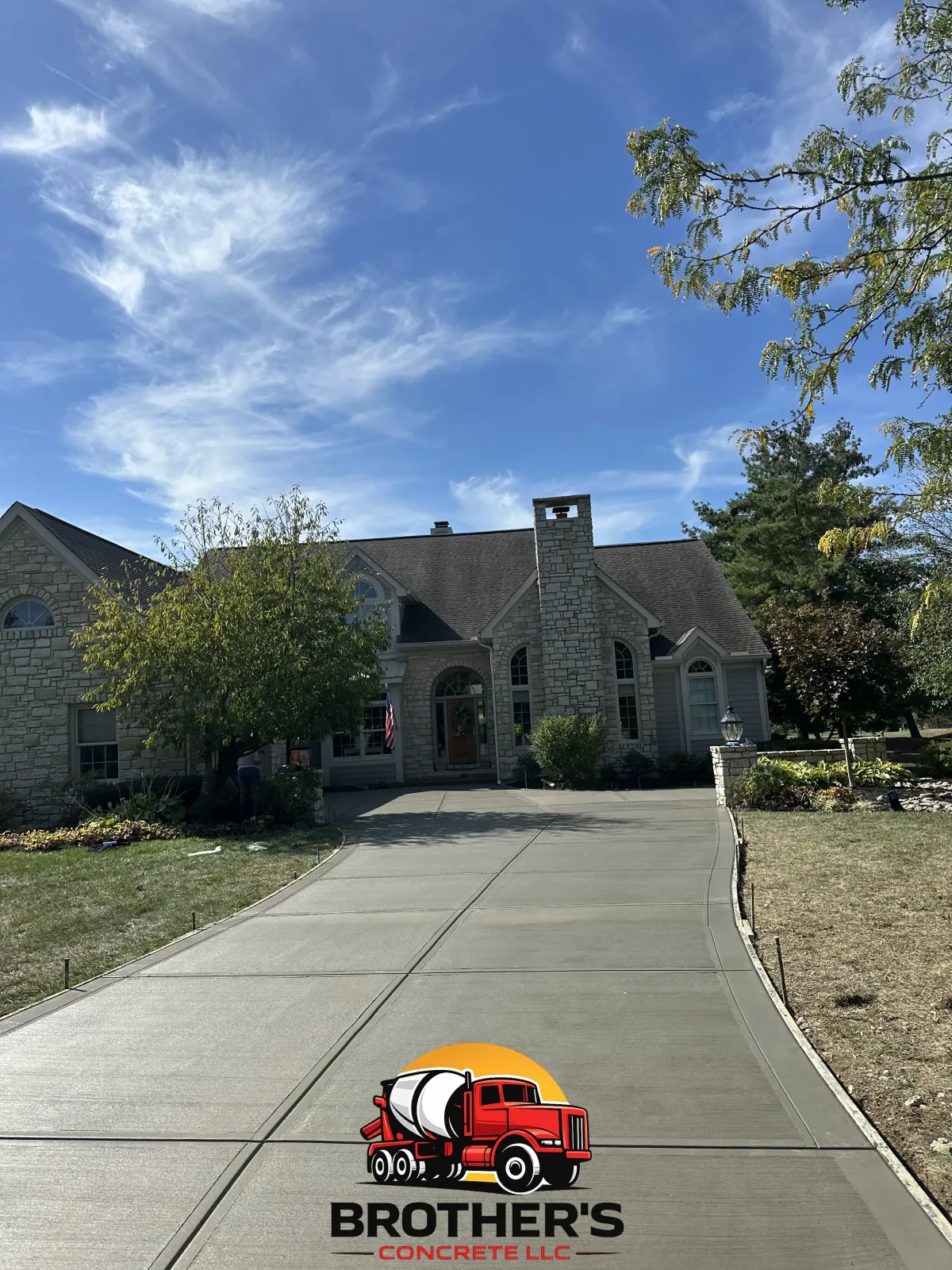 long residential concrete driveway in Hyde Park Cincinnati Ohio luxury home