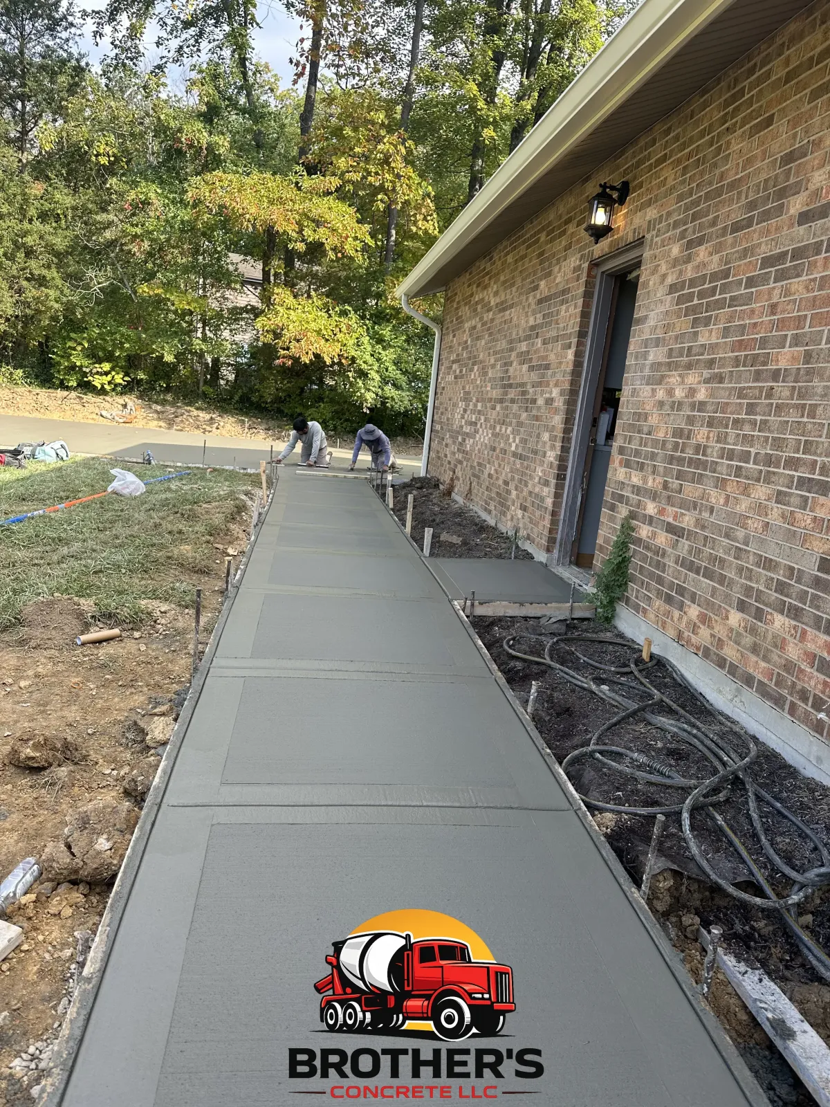 long concrete sidewalk in Cincinnati Ohio residential walkway installation