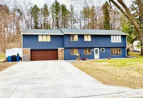 Maplewood Concrete builds and installs Driveway