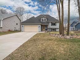 Maplewood Concrete builds and installs Driveway