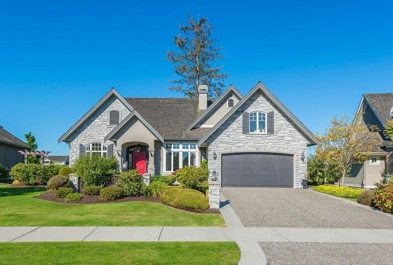 Dallas Concrete builds and installs Driveway