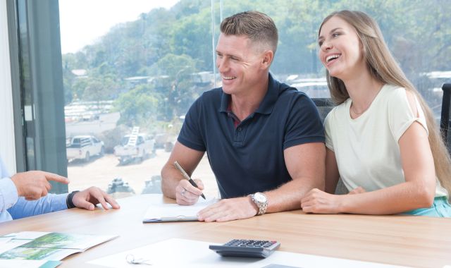 Real estate agent presenting a clear, well-structured contract to clients during a home purchase discussion.