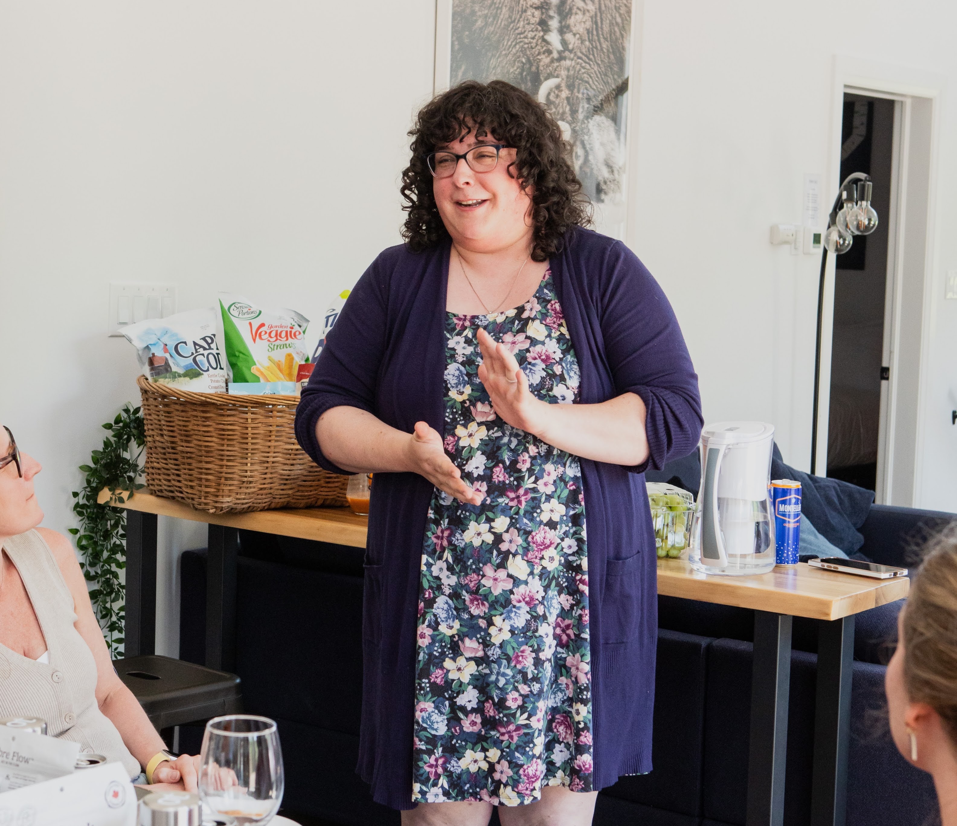 Ruth Hirshberg speaking with a group of women at a retreat.