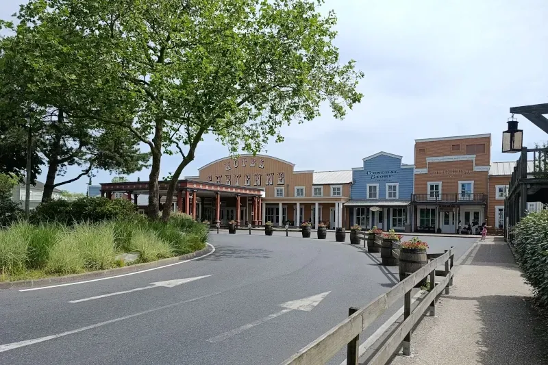 Disney Hotel Cheyenne: por qué suele encajar tan bien en viajes familiares a Disneyland Paris