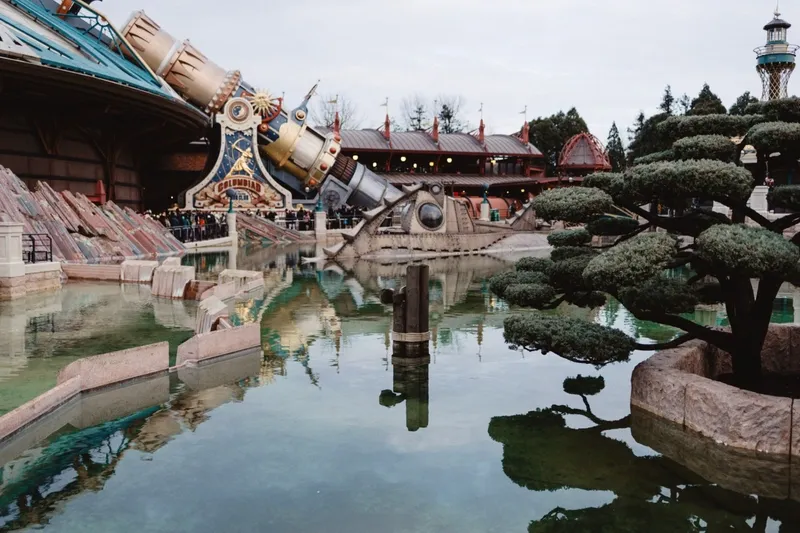 How to wait in fewer lines at Disneyland Paris without spending the day checking wait times